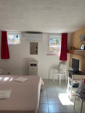 3 bedrooms, iron/ironing board, travel crib, WiFi - Comfortable farmhouse for 6 people, private parking, direct access to the beach (Cavalaire-sur-Mer)