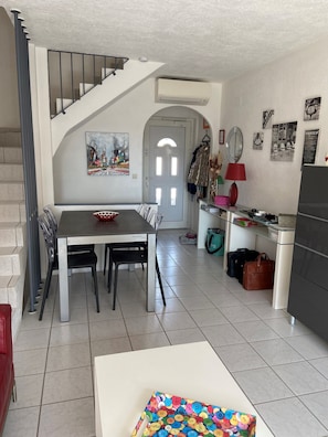 Interior - Comfortable farmhouse for 6 people, private parking, direct access to the beach (Cavalaire-sur-Mer)