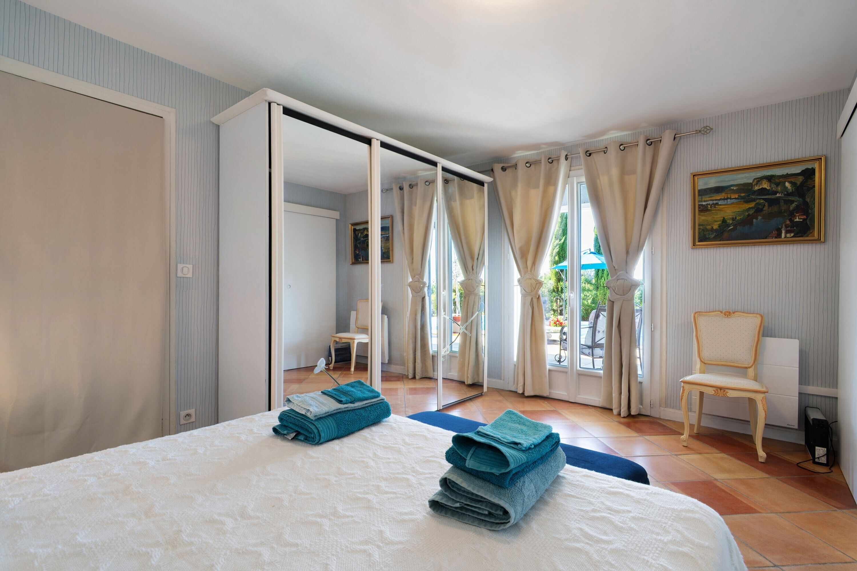 1 habitación, wifi y ropa de cama 