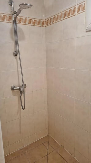 تجهيزات دش، مجففات شعر، مناشف