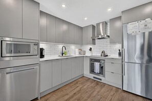 Fridge, microwave, oven, stovetop - Spectacular View, Downtown 1 Bd @ Brooklyn 2111 (Kelowna)