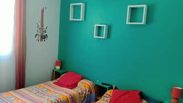2 bedrooms, iron/ironing board, internet, bed sheets