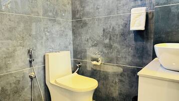 Deluxe Room, Garden View | Bathroom | Shower, hair dryer, slippers, towels