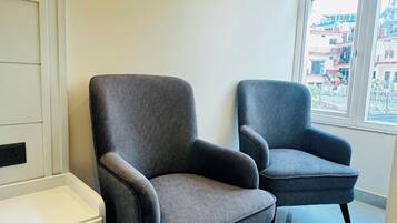 Deluxe Room, Garden View | Interior