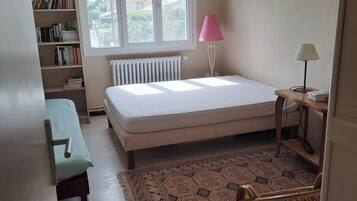 1 chambre, fer et planche Ă repasser, Wi-Fi, draps fournis