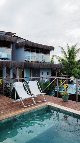 Tuba Flat: Ground Floor with Pool and Tropical Garden