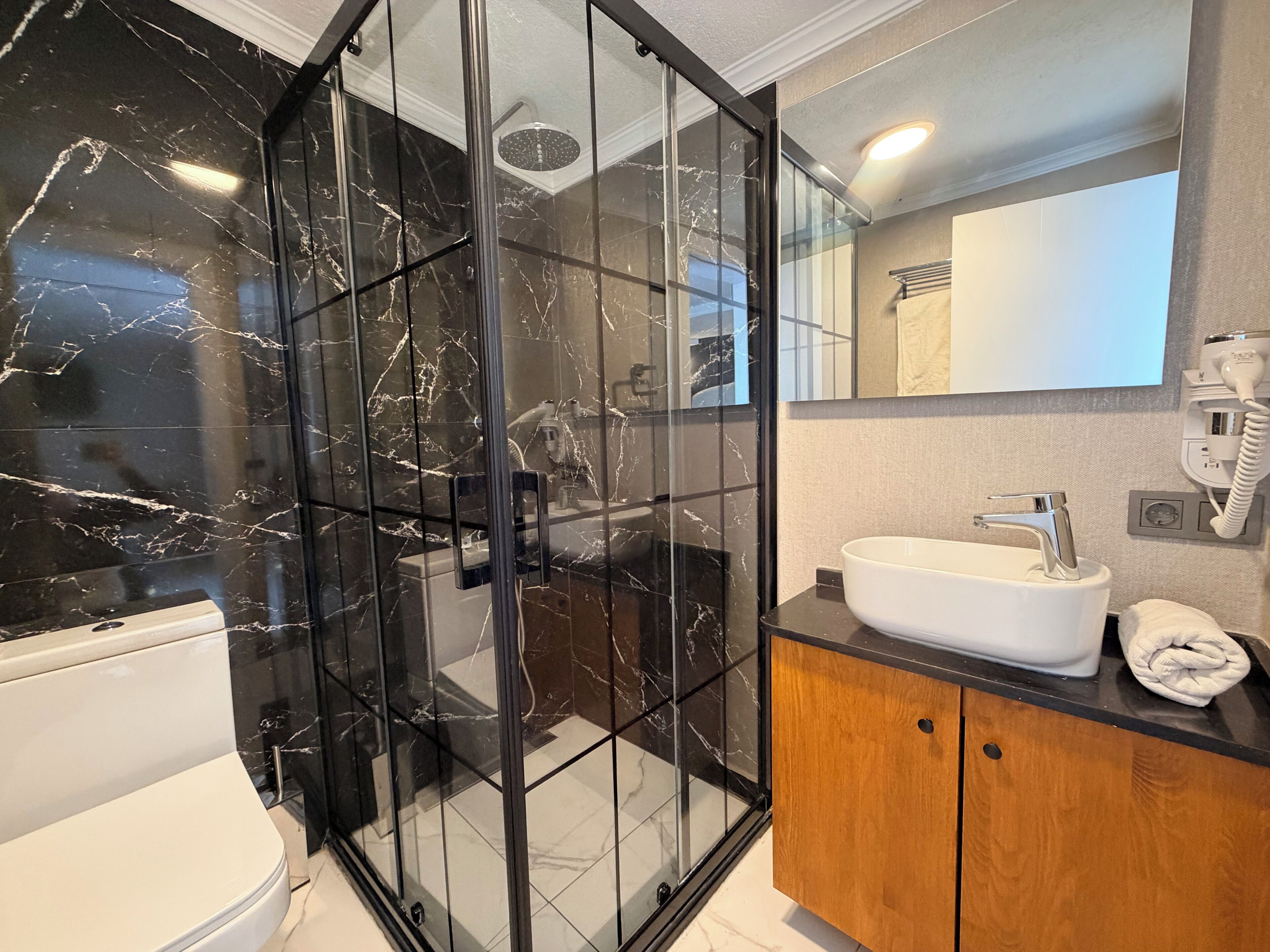 Standardzimmer, Gartenblick | Badezimmer | Dusche, Haartrockner, Hausschuhe, Handtücher