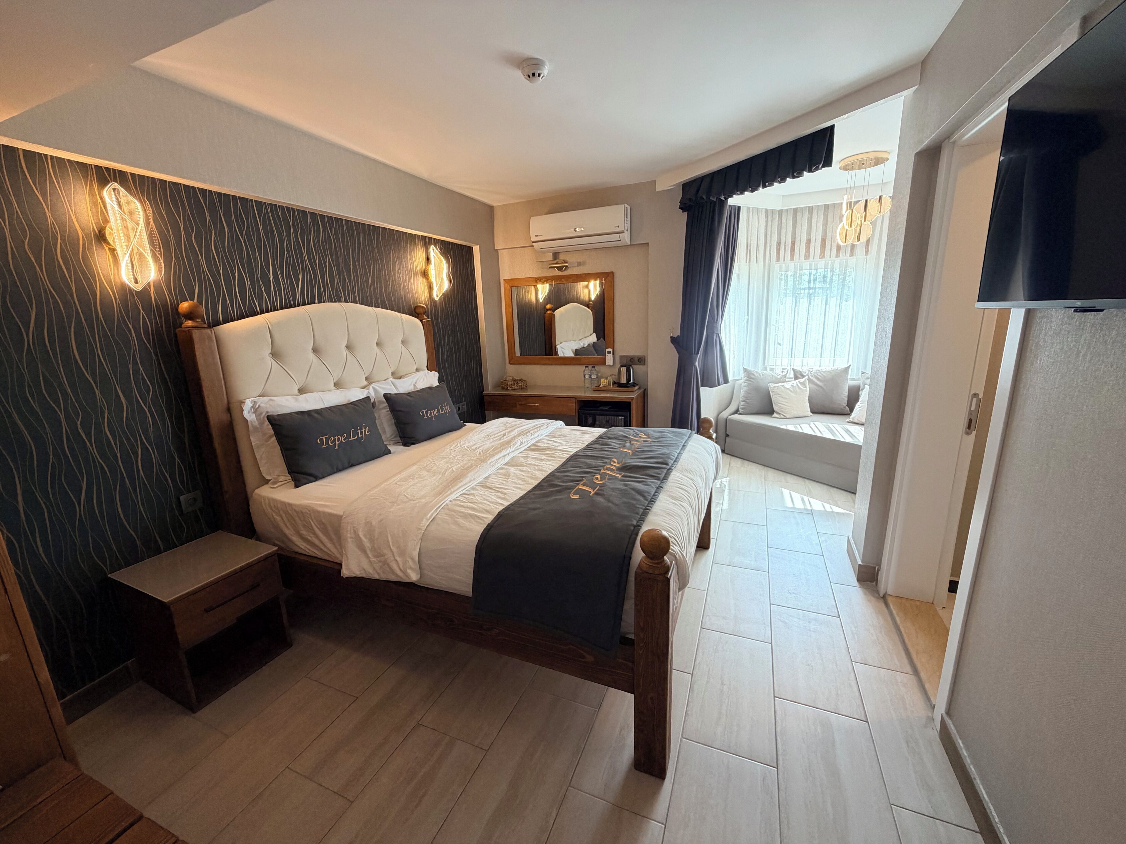 In-room safe, laptop workspace, free WiFi