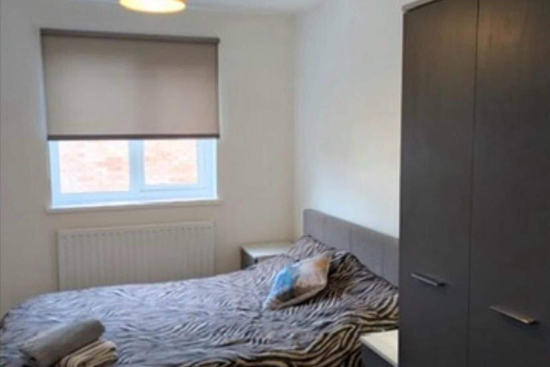 1 habitación, tabla de planchar con plancha, wifi gratis y ropa de cama 