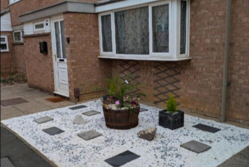4 bed 4 Shower Room Sleeps 7 Free Parking Long Term Stays