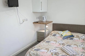 4 bedrooms, free WiFi - Corby Lodge Park 4-double Bed House Sleeps 8 (Corby)