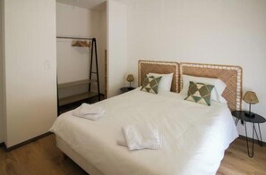 Travel cot, free WiFi, bed sheets - Vrbo Property (biscarrosse)