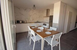 Unclassified image, 4 of 25, button - New, air-conditioned house with all the amenities, ideal for families and groups of friends. (biscarrosse)
