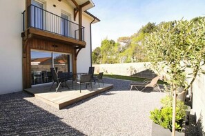 Outdoor dining - Vrbo Property (biscarrosse)
