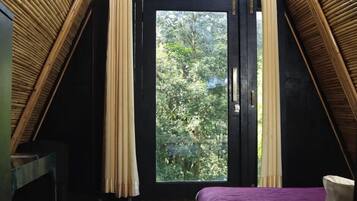 Desk, free WiFi