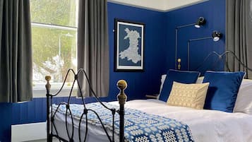 Double Room, Ensuite (Room 2) | Individually decorated, blackout drapes