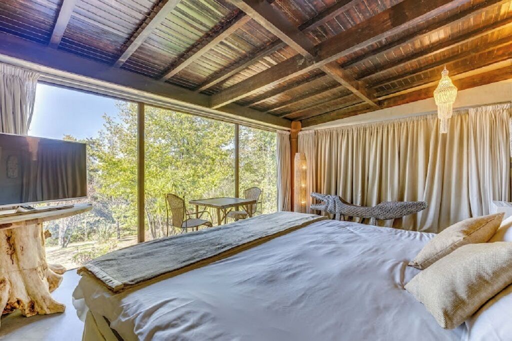 5 bedrooms, iron/ironing board, free WiFi, bed sheets