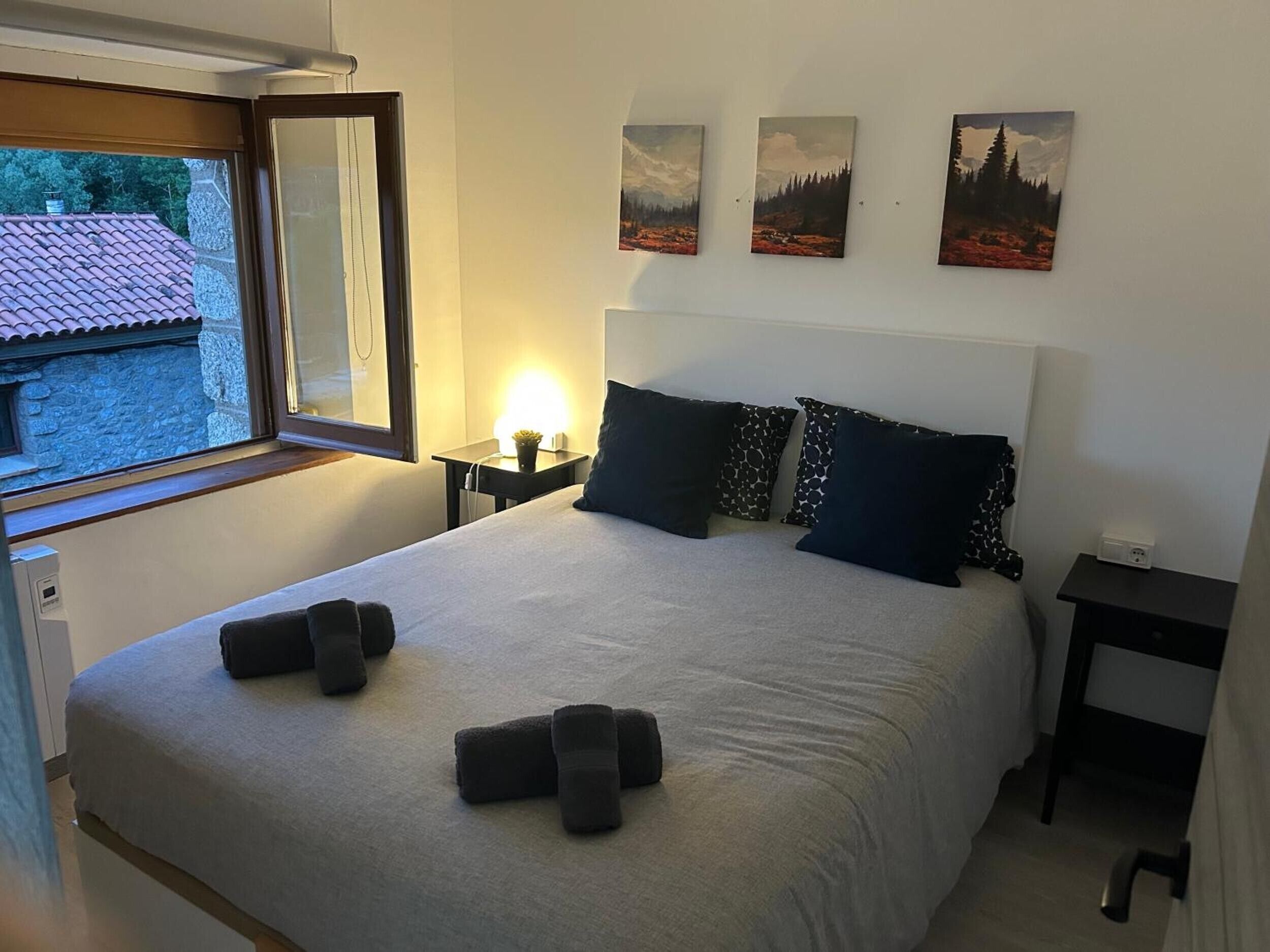 Strykjärn/strykbräda, wi-fi och sängkläder