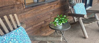 Perfect 2-bedroom 2 bath cabin with AC and fireplace in beautiful Murphy NC.  
