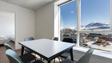 Deluxe Apartment, City View | Dining