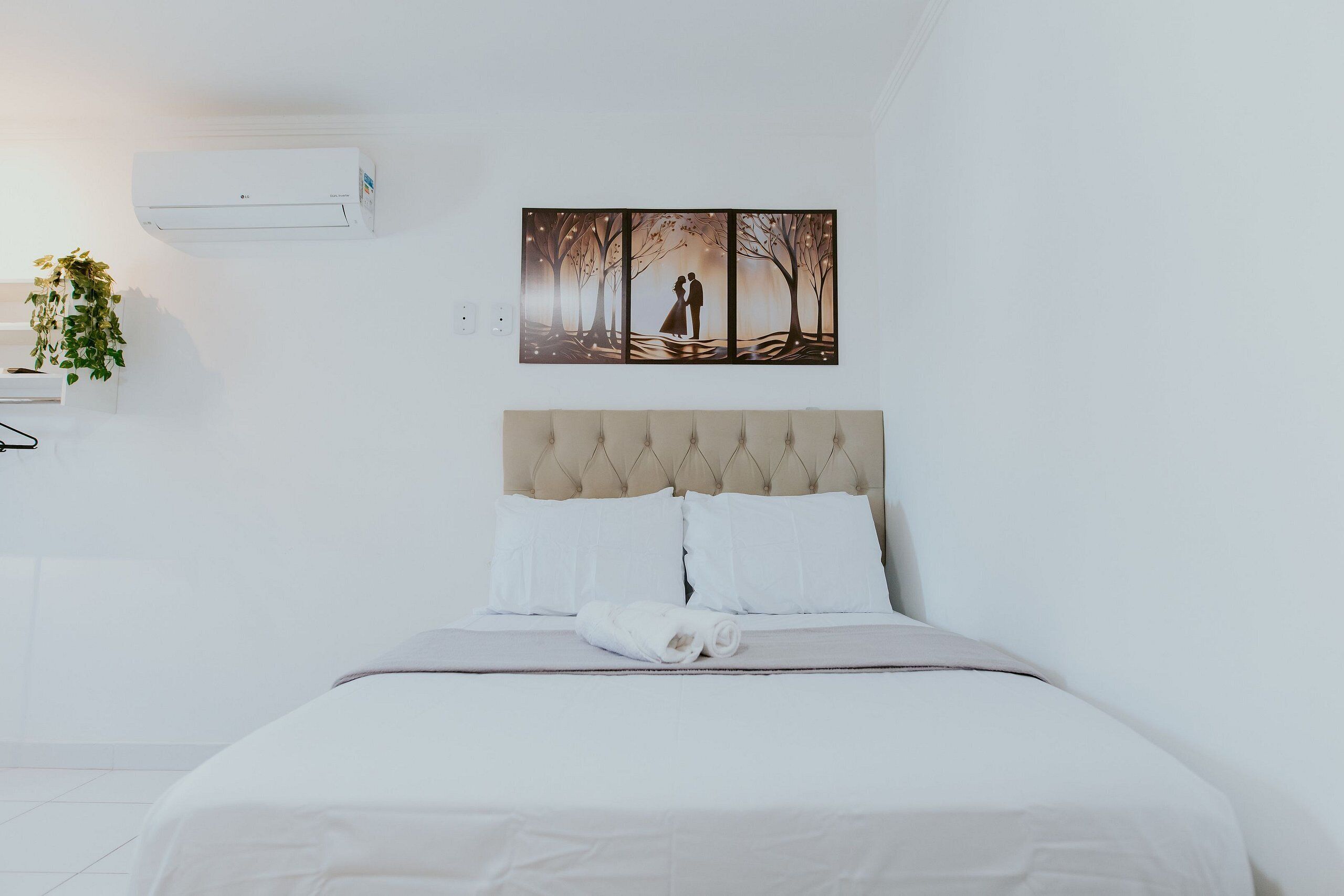 Tabla de planchar con plancha, Internet, ropa de cama