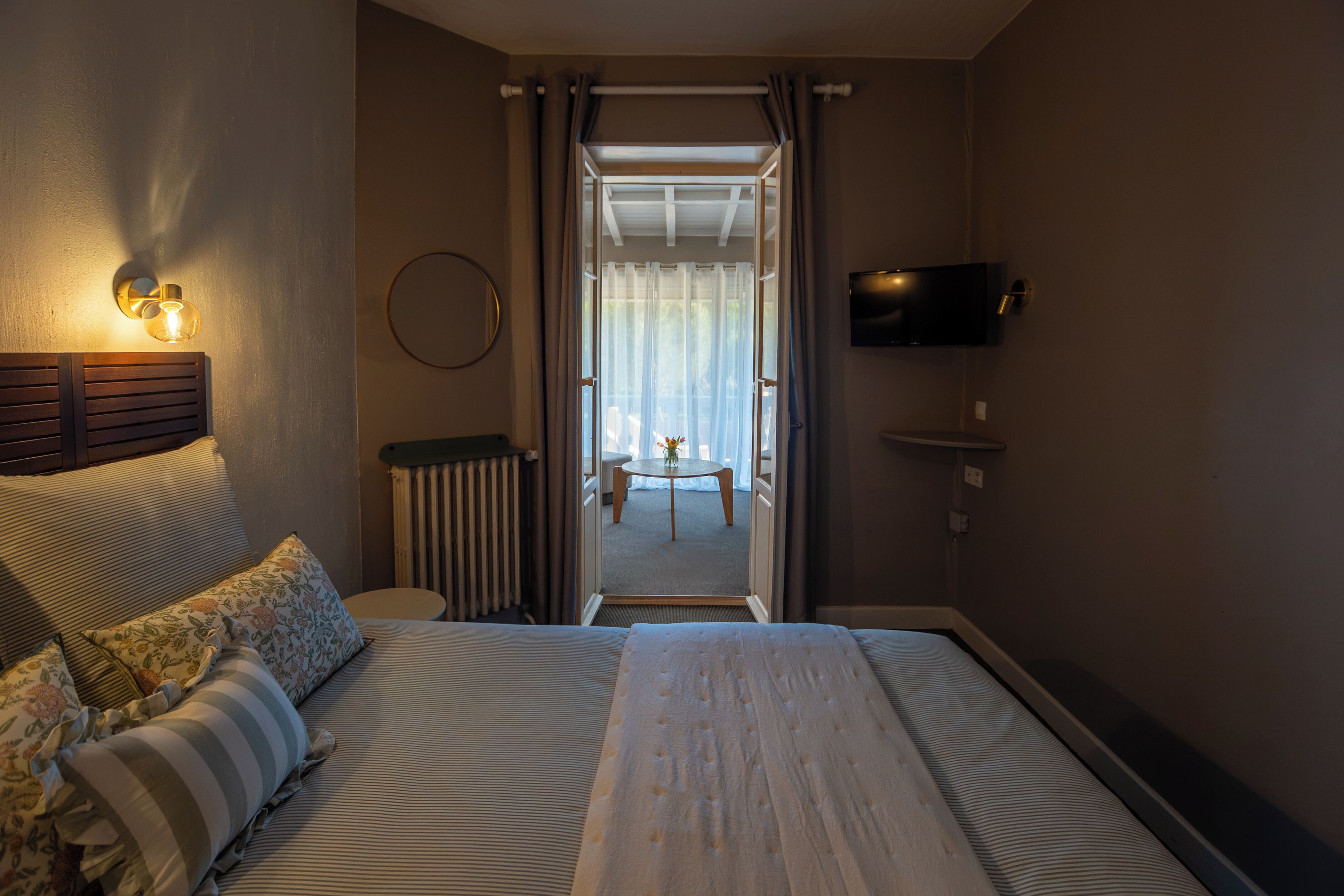 Comfort-Doppelzimmer, Gartenblick | Hochwertige Bettwaren, Select-Comfort-Betten, individuell dekoriert