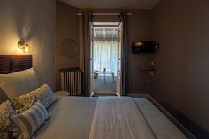 Comfort Double Room, Garden View | Premium bedding, Select Comfort beds, individually decorated - La Charmille (Padirac)