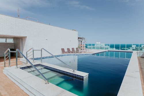 2-bedroom apartment in Enseada Azul with rooftop pool and barbecue