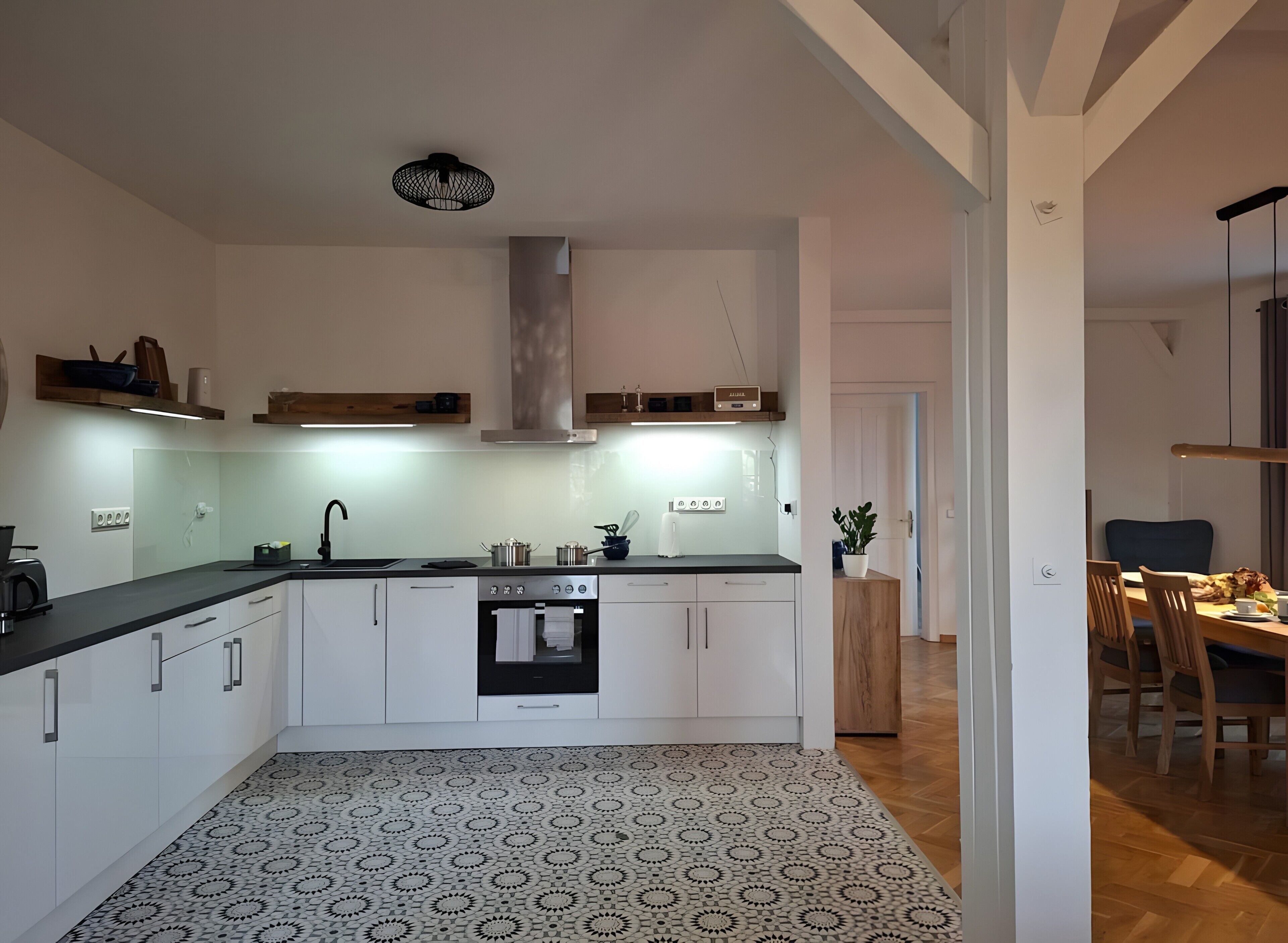 Kühlschrank, Ofen, Herdplatte, Geschirrspüler