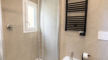 Doccia, asciugacapelli, bidet