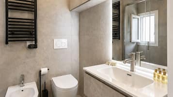 Doccia, asciugacapelli, bidet