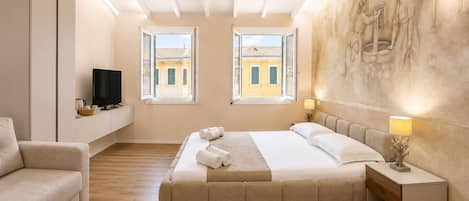 Iron/ironing board, free WiFi, bed sheets