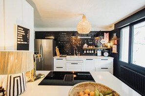 冰箱、微波炉、烤箱、炉灶