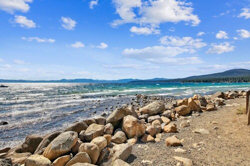 Agatam Lodge — Your Cozy North Tahoe Retreat!