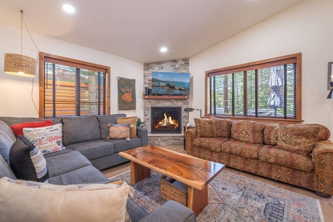 TV, fireplace