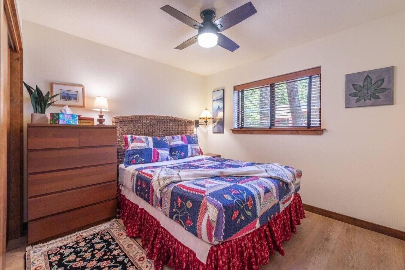 Bedroom 2 - Queen Bed