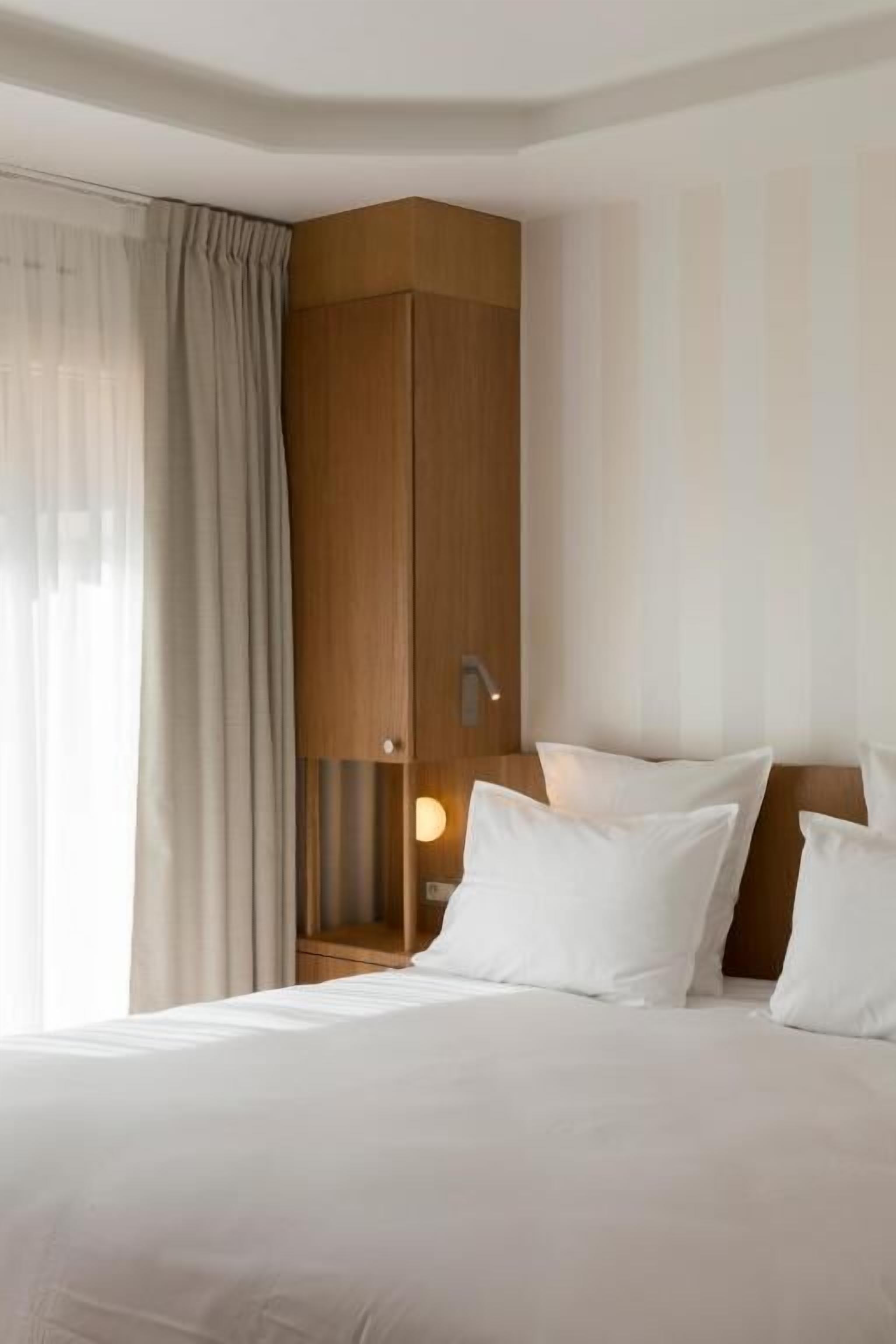 In-room safe, blackout curtains, soundproofing, iron/ironing board