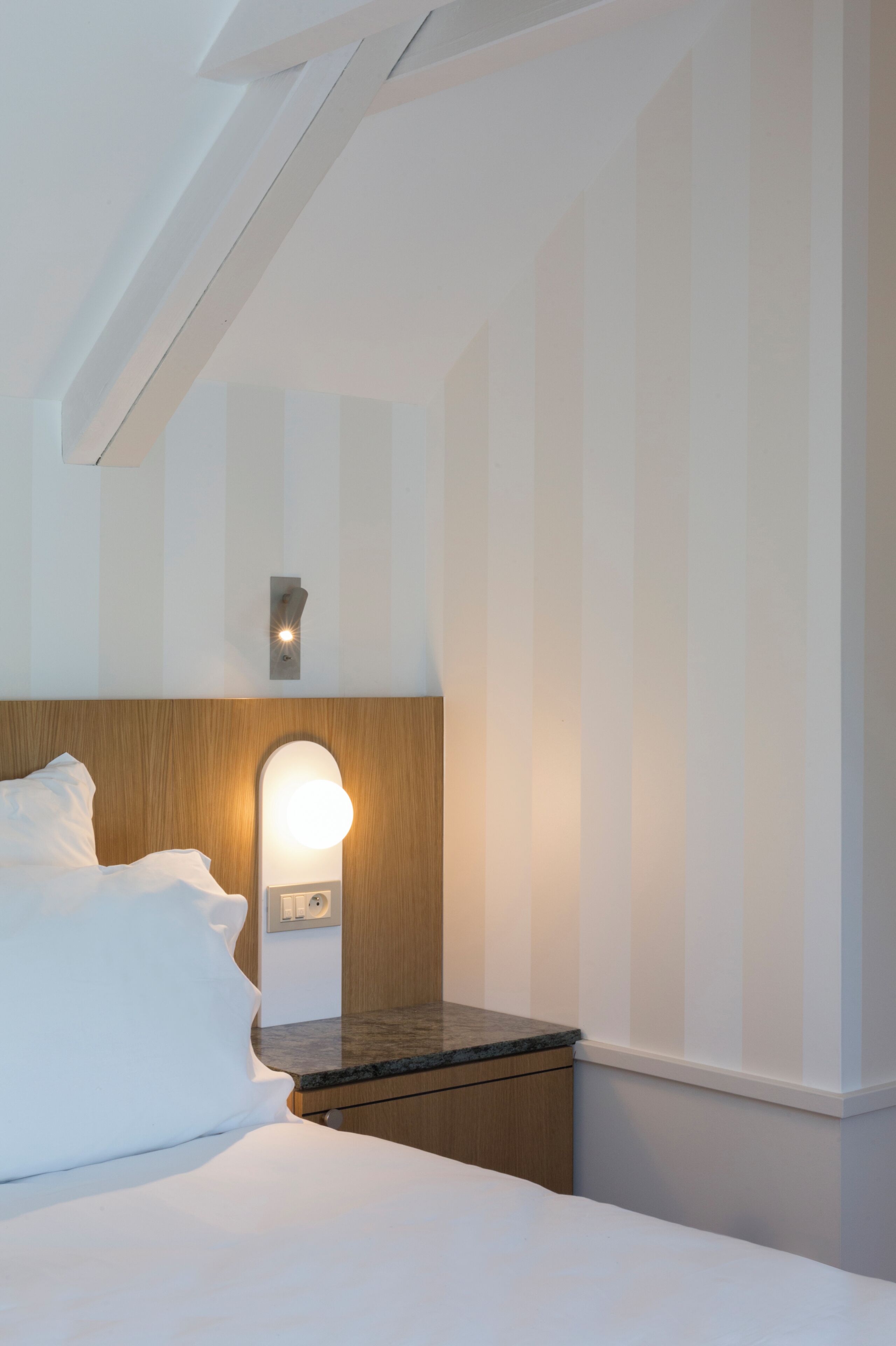 Suite, vistes al pati | Minibar, caixa forta a l'habitació i cortines opaques 