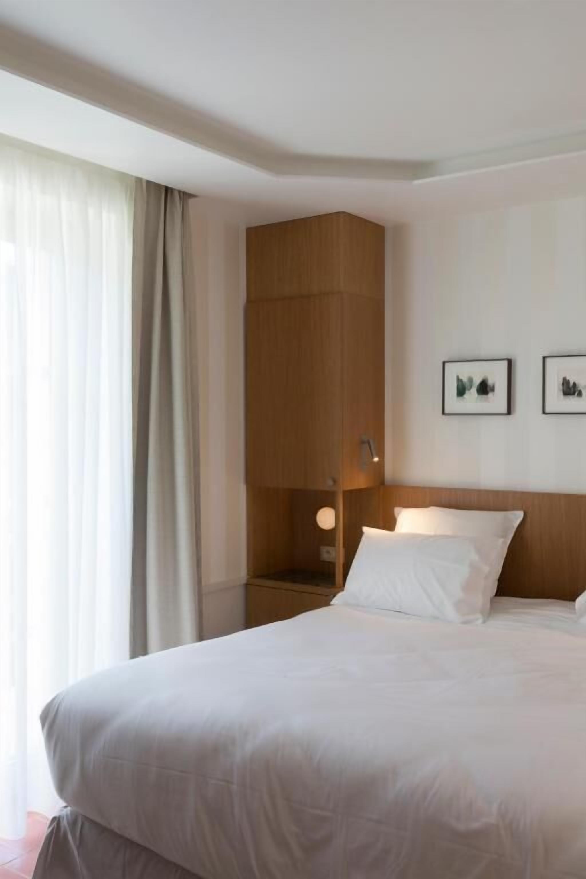 In-room safe, blackout curtains, soundproofing, iron/ironing board