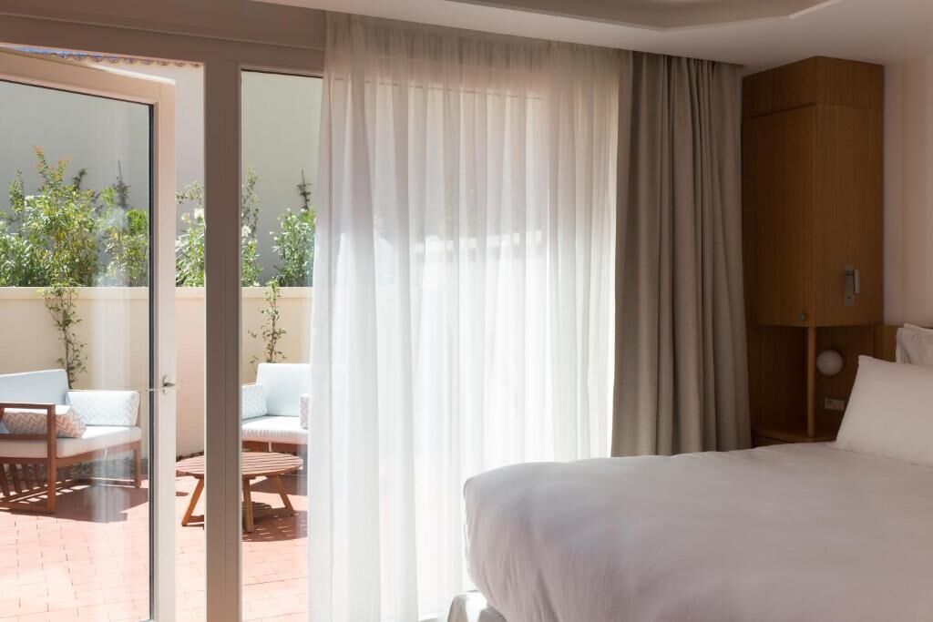 In-room safe, blackout curtains, soundproofing, iron/ironing board