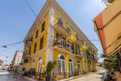 Central G`juhadol 2BR Apartment with Free Parking