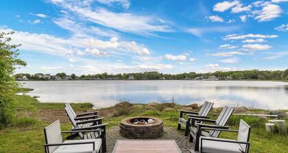 Edgewater Cottage | Right On The Ocean | Kayak & Fishing from a backyard oasis
