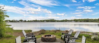 Edgewater Cottage | Right On The Ocean | Kayak & Fishing from a backyard oasis