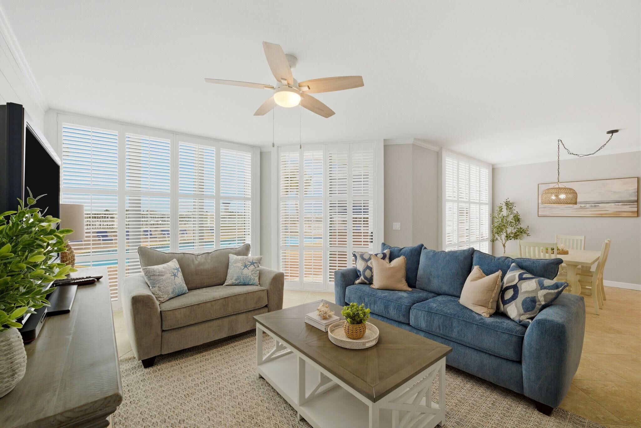 Condo, varias camas (SeaSpray Riverside 112) | Área de sala de estar