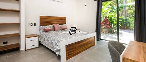 3 habitaciones, escritorio, tabla de planchar con plancha y wifi