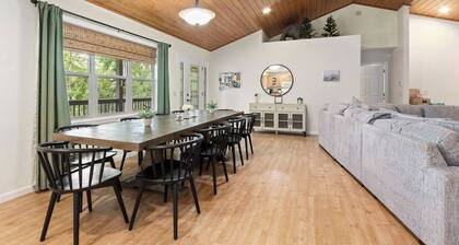 Spacious 4-Bedroom Cabin with Theater, Game Room, Fireplaces & Year-Round Views