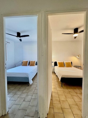 2 bedrooms, free WiFi, bed sheets - Arles apartment. Terrace overlooking garden, 2 bedrooms, 2 beds, living room, bathroom (Arles)