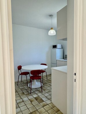 Dining - Vrbo Property (Arles)