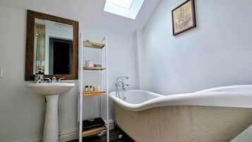 Superior Apartment, Park View | Bathroom