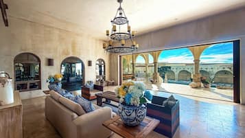 Condo, varias camas, vista parcial al océano (Casa Carmella) | Interior